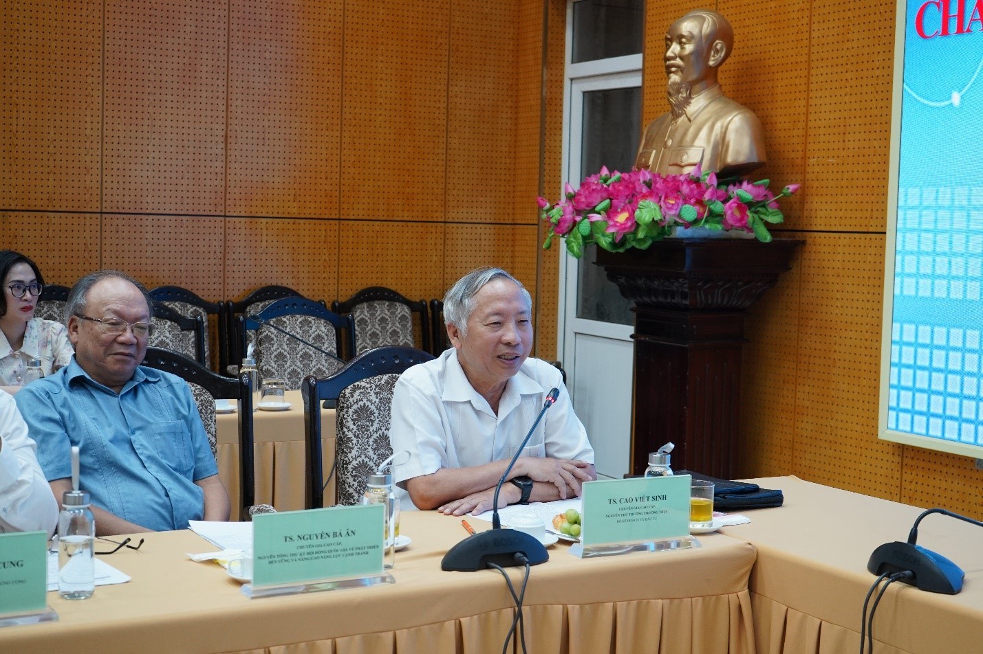 Hội nghị khoa học 4