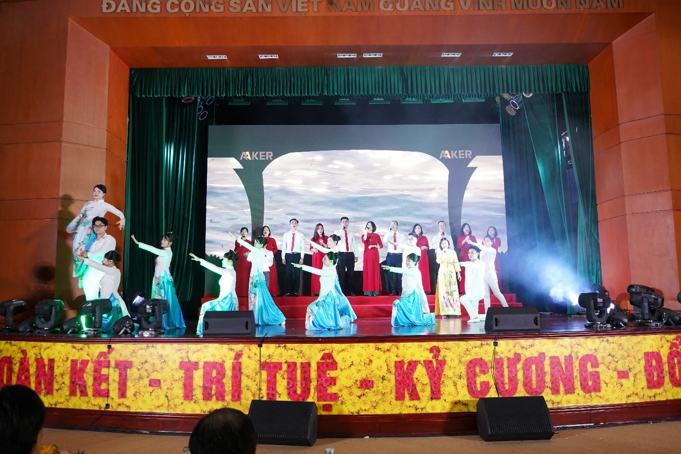 văn nghệ 2
