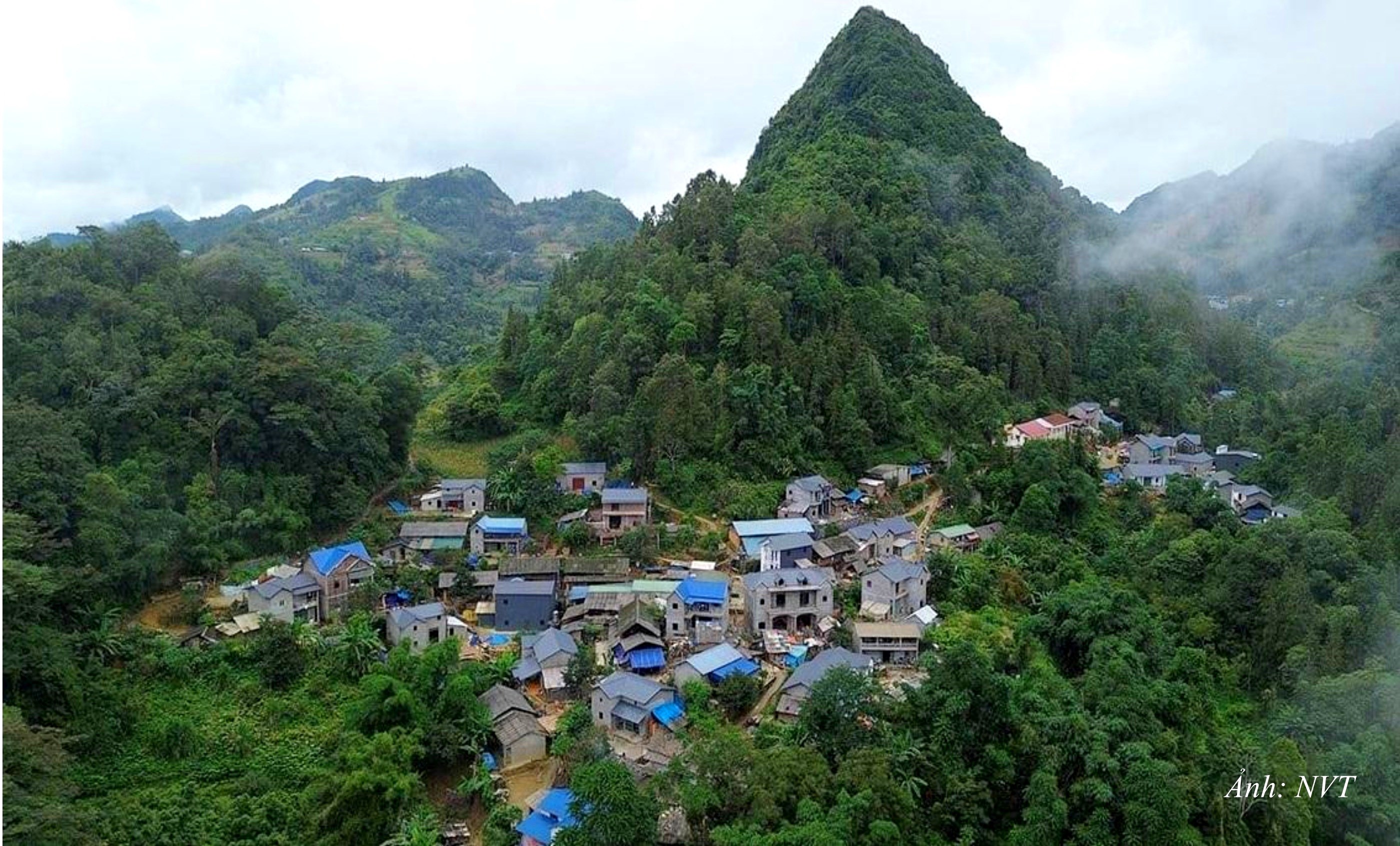 GN8. Nhiều hộ đồng bào dân tộc thiểu số tại xã Pha Long, Lào Cai được hỗ trợ kinh phí và vốn vay ưu đãi để xoá nhà tạm, nhà dột nát