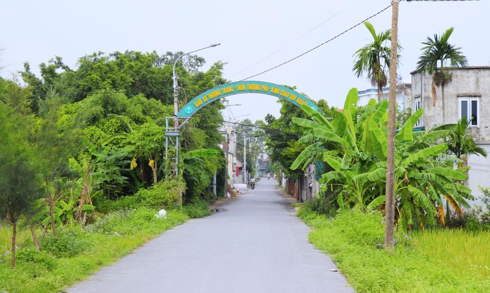 GN37. Đường vào thôn Thượng Phú đã được nhựa hoá