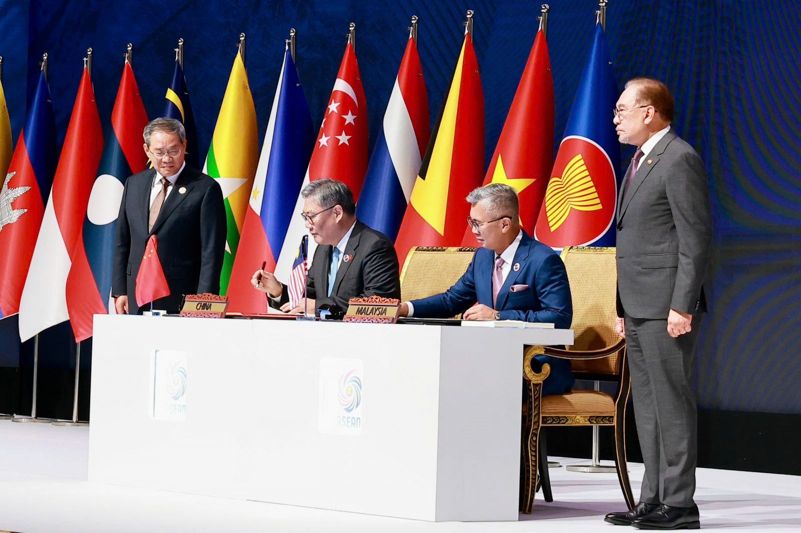 z7163625053103_caee285a627d94e99b2bdc6287015463_a8423