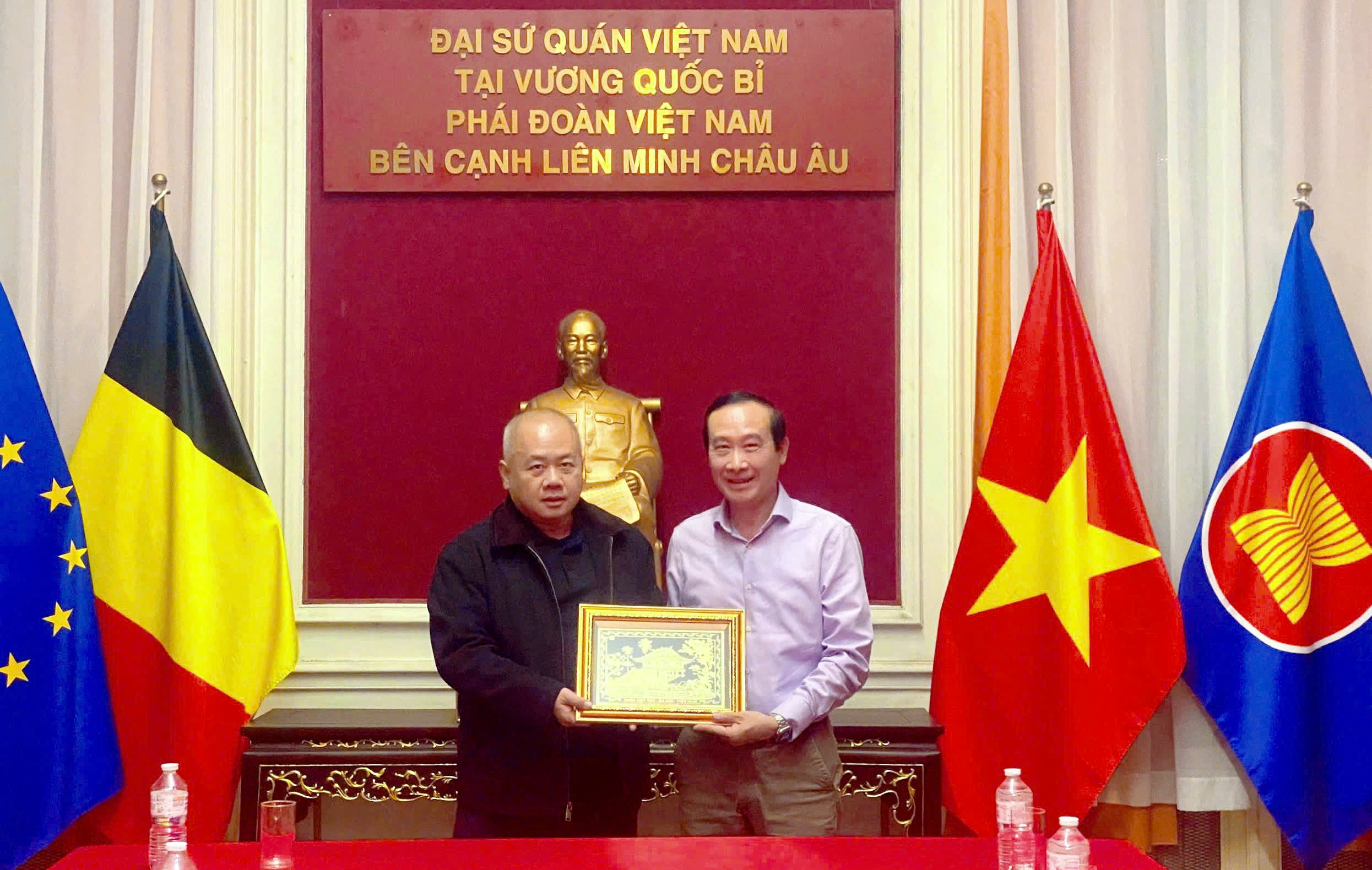 z7184690861434_f32306ff4868624aaeb34bdf99154c28